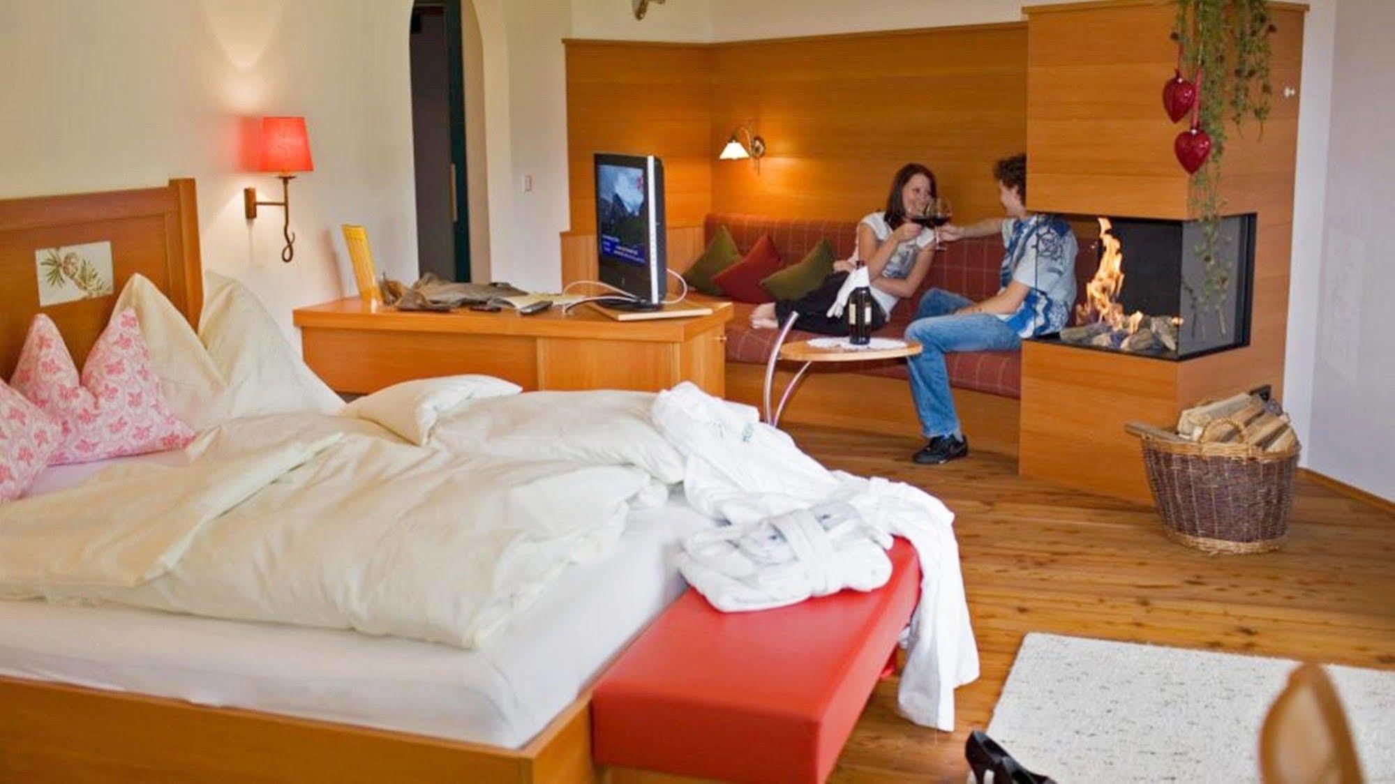 Natur- & Wanderhotel Tuxertal Esterno foto